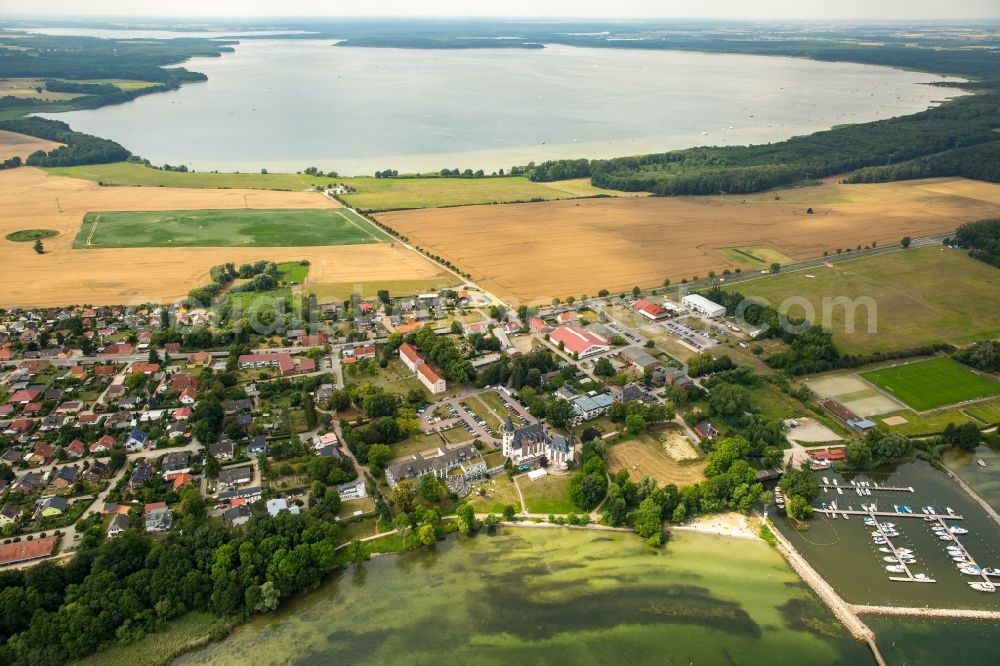 Klink from the bird's eye view: Village on the lake bank areas of lake Mueritz and Koelpinlake in the background in Klink in the state Mecklenburg - Western Pomerania