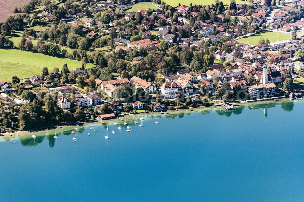 Seeshaupt from the bird's eye view: Village on the lake bank areas of Starnberger Sees in Seeshaupt in the state Bavaria, Germany