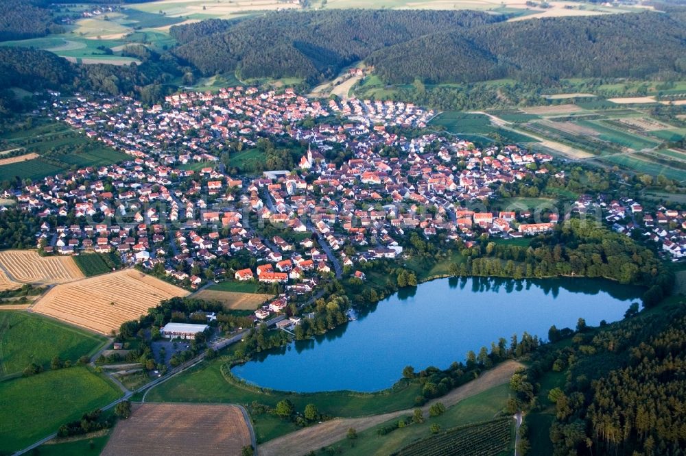 Aerial image Steißlingen - Village on the lake bank areas des Steisslingen See in Steisslingen in the state Baden-Wuerttemberg