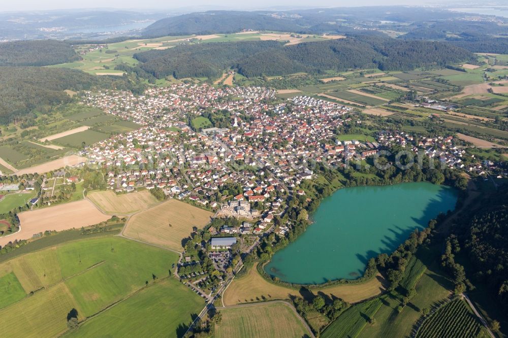 Aerial image Steißlingen - Village on the lake bank areas of Steisslingen Lake in Steisslingen in the state Baden-Wurttemberg, Germany