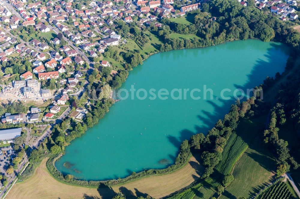 Aerial photograph Steißlingen - Village on the lake bank areas of Steisslingen Lake in Steisslingen in the state Baden-Wurttemberg, Germany