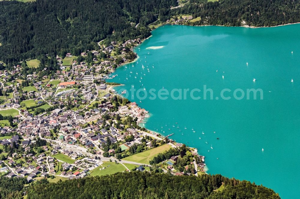 Sankt Gilgen from the bird's eye view: Village on the lake bank areas of Wolfgangsees in Sankt Gilgen in Salzburg, Austria