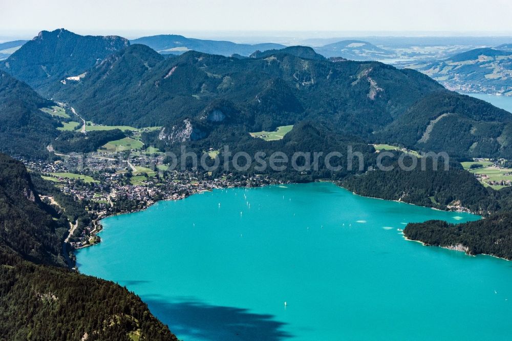 Aerial photograph Sankt Gilgen - Village on the lake bank areas of Wolfgangsees in Sankt Gilgen in Salzburg, Austria