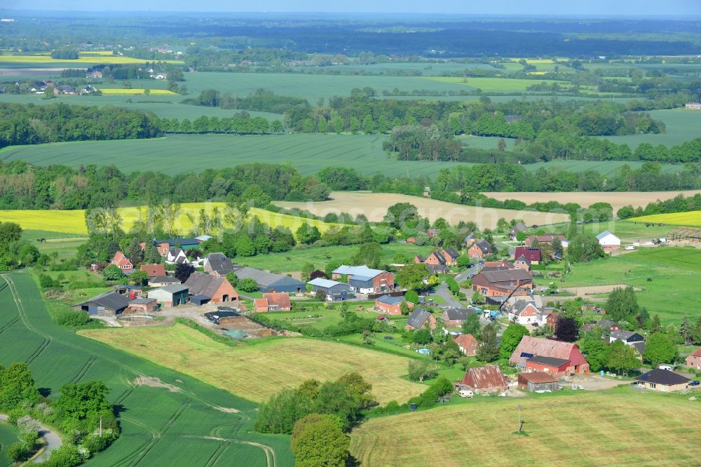 Siebenbäumen from the bird's eye view: Village core in Siebenbaeumen in the state Schleswig-Holstein