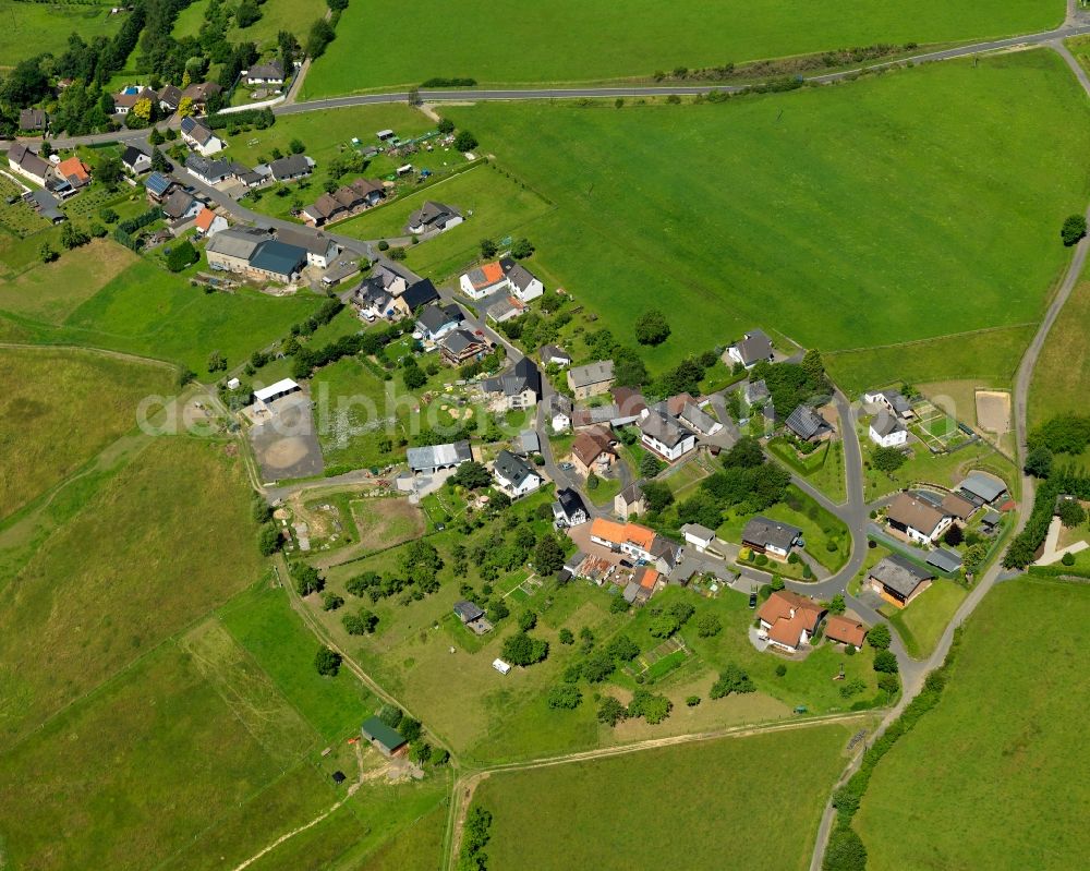 Strödt, Sankt Katharinen (Landkreis Neuwied) from the bird's eye view: Village core in Stroedt, Sankt Katharinen (Landkreis Neuwied) in the state Rhineland-Palatinate