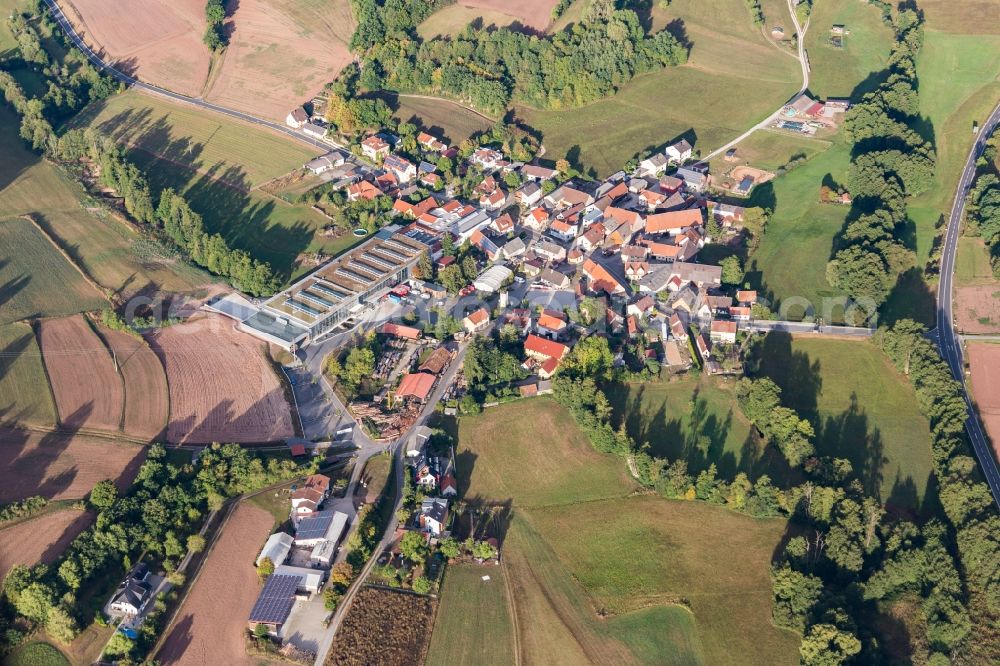 Aerial photograph Untersteinach - Agricultural land and field borders surround the settlement area of the village in Untersteinach in the state Bavaria, Germany