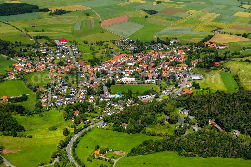 Aerial photograph Vöhl - Agricultural land and field borders surround the settlement area of the village in Voehl in the state Hesse, Germany