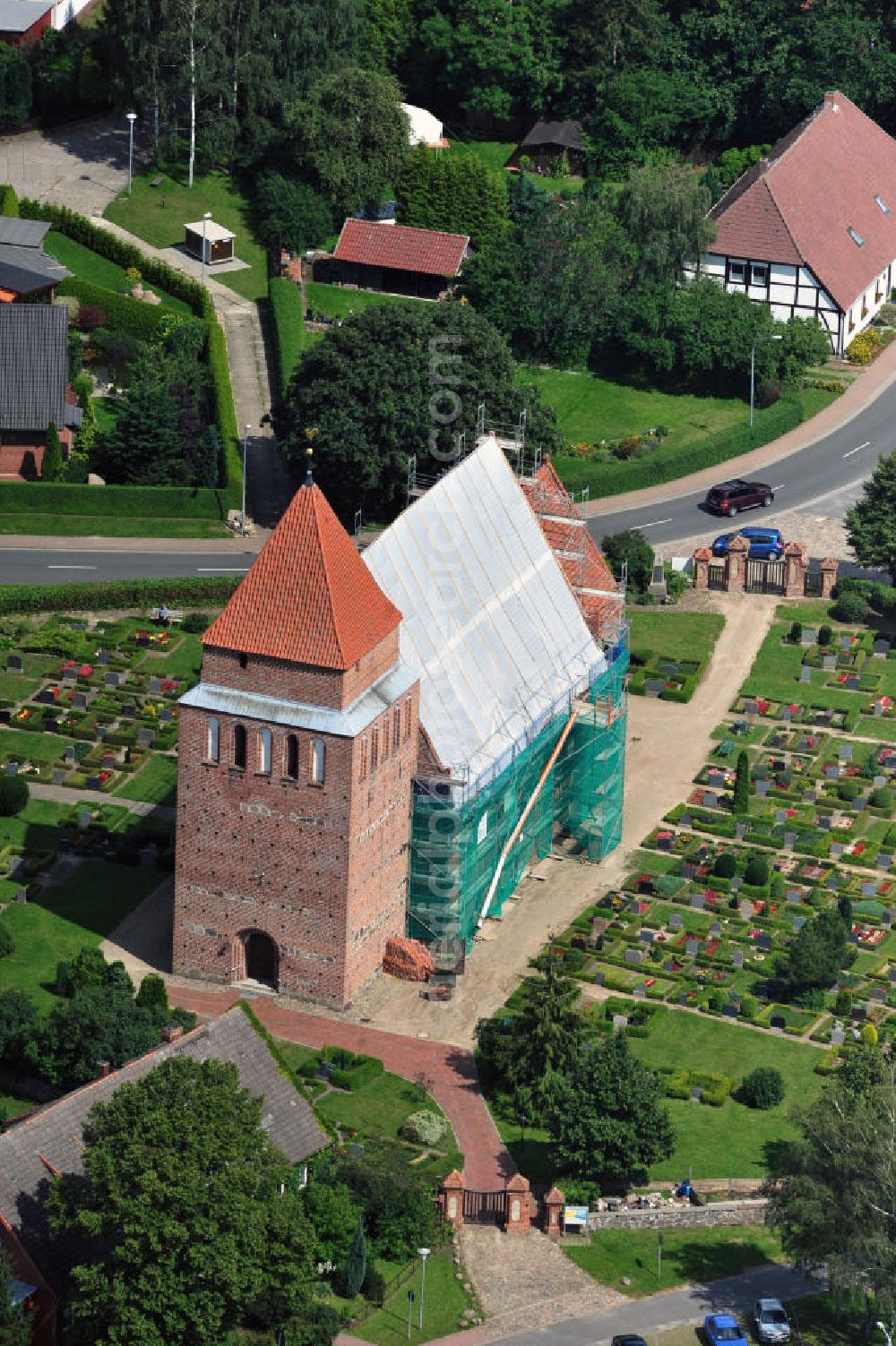 Jördenstorf from the bird's eye view: Die Dorfkirche Jördenstorf stammt aus dem späten Mittelalter und gehört zum Kirchenkreis der Evangelisch-Lutherischen Landeskirche Mecklenburgs. Derzeit finden Sanierungsarbeiten am Dach statt. The village church Joerderstorf was built in the late middle ages. Currently there are roof works going on.