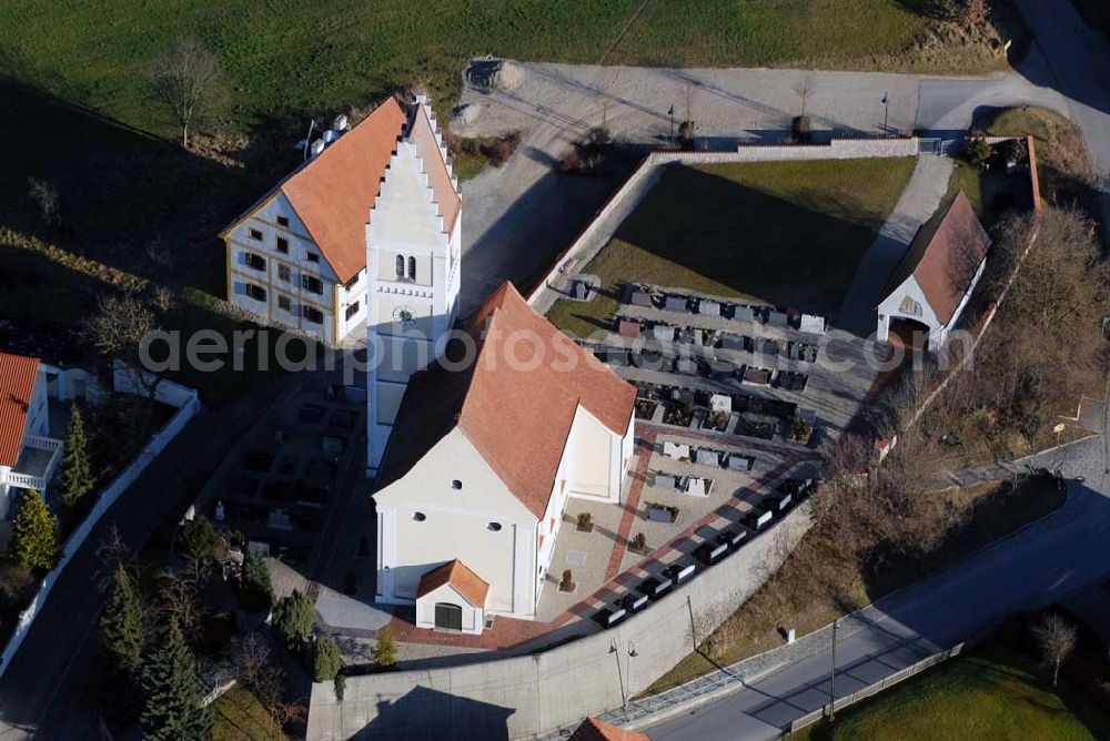 Sielenbach from above - , Blick auf die Dorfkirche St. Katharina im Orts- teil Tödtenried gelegen. Pfarrer Eberhard Weigel, Aichacherstr. 10, 86559 Adelzhausen, Telefon: 08258-452, Fax: 08258-928474.