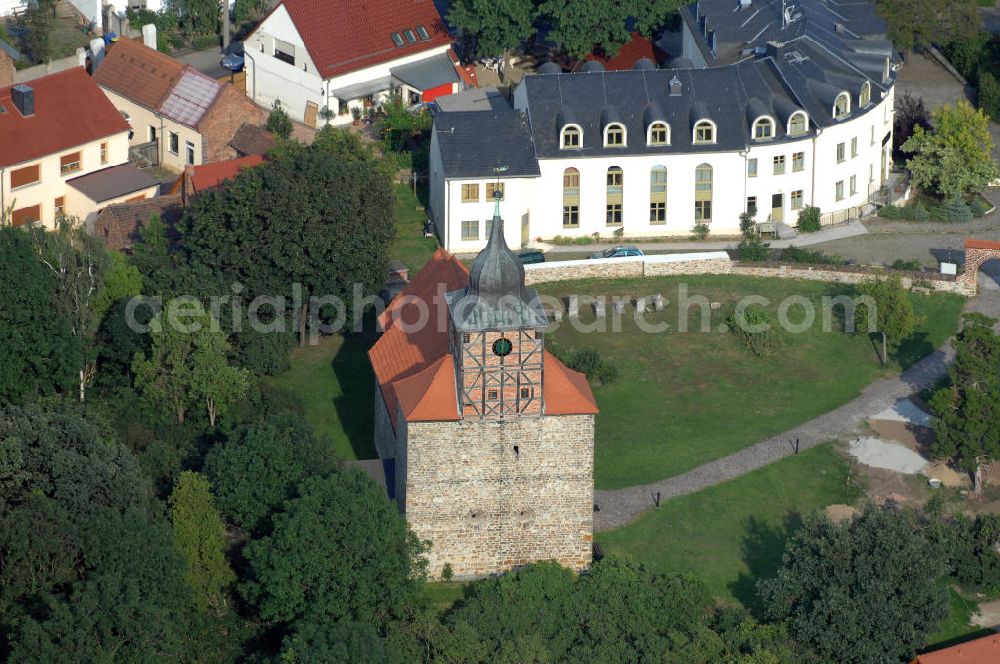 Pretzien from above - Strasse der Romanik: Im westlichen Teil des Ortes Pretzien befindet sich dieser wohlerhaltene romanische Bruchsteinbau aus dem Jahre 1140, wo er durch einen Auftrag des Markgrafen Albrecht des Bären entstand. Pretzien 2007/08/07 The church of St Thomas is a well-preserved Romanesque building of undressed stone dating back to 1140.