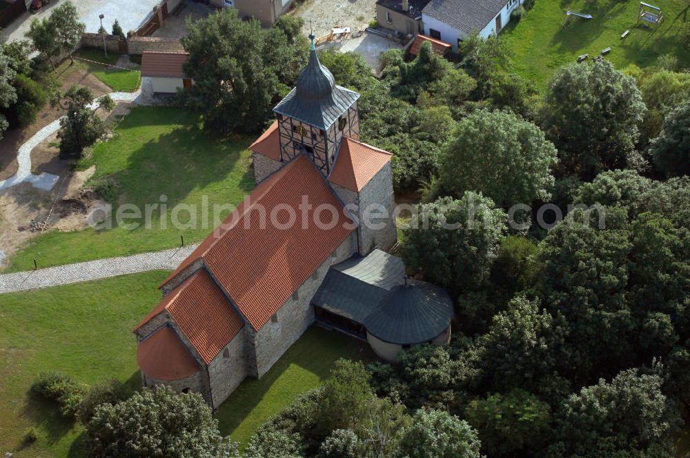 Pretzien from above - Strasse der Romanik: Im westlichen Teil des Ortes Pretzien befindet sich dieser wohlerhaltene romanische Bruchsteinbau aus dem Jahre 1140, wo er durch einen Auftrag des Markgrafen Albrecht des Bären entstand. Pretzien 2007/08/07 The church of St Thomas is a well-preserved Romanesque building of undressed stone dating back to 1140.