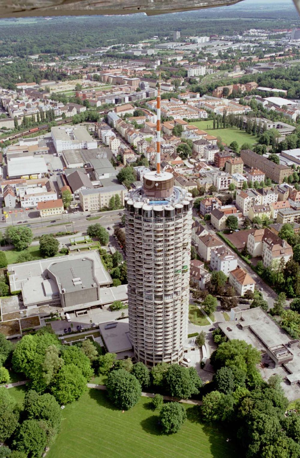 Aerial photograph Augsburg / Bayern - Dorint **** Hotel Augsburg Umbau und Modernisierung, Neubau eines Konferenzbereiches Imhofstraße 12 86159 Augsburg 24.05.03