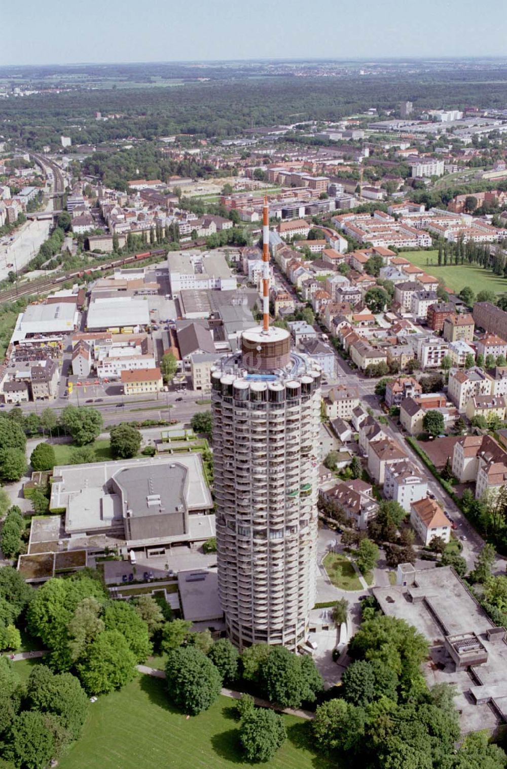 Augsburg / Bayern from above - Dorint **** Hotel Augsburg Umbau und Modernisierung, Neubau eines Konferenzbereiches Imhofstraße 12 86159 Augsburg 24.05.03