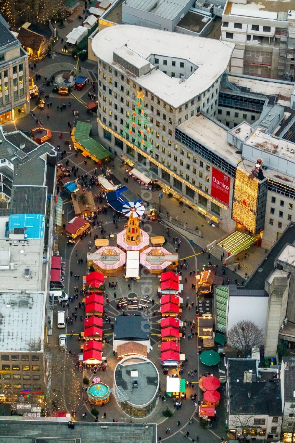 Aerial photograph Bochum - Dr. Ruer Square with Christmas market in the city center of Bochum in North Rhine-Westphalia