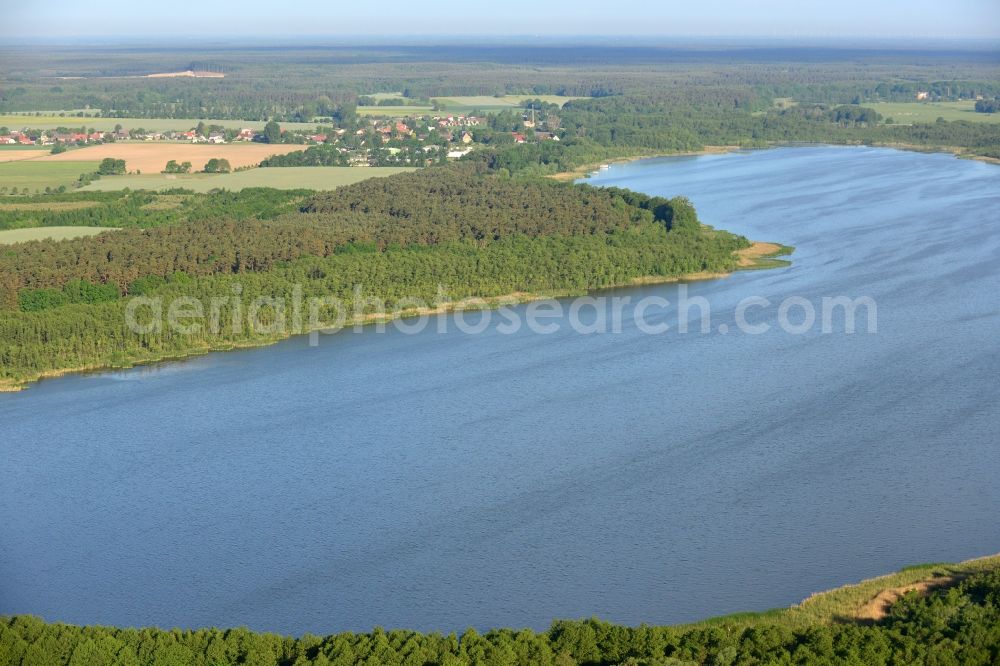 Aerial photograph Löwenberger Land - Dreetzsee lake in the borough of Loewenberger Land in the state of Brandenburg. The lake is surrounded by trees and forest, the next village is the Grueneberg part of the borough