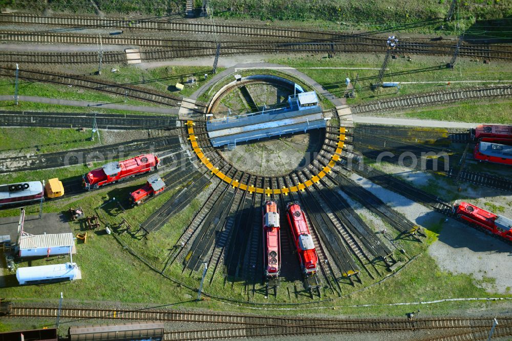 Magdeburg from above - Bridge girders in the circle center of the turntable at the depot of the railway depot .. in the district Rothensee in Magdeburg in the state Saxony-Anhalt, Germany