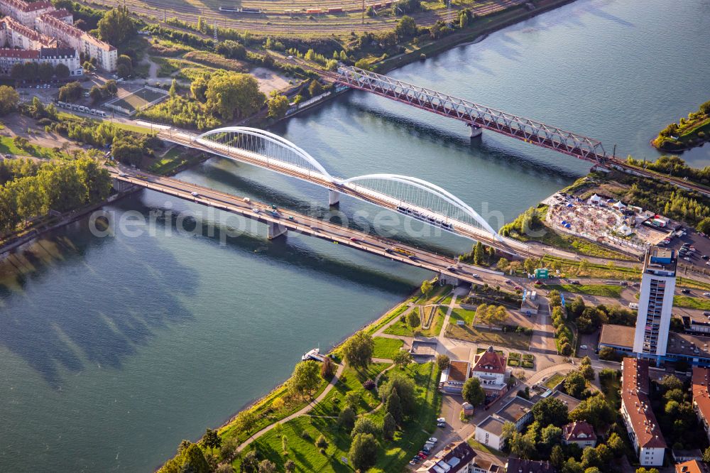 Aerial photograph Kehl - Three River - bridges B28-Europabruecke, Beatus-Rhenanus-Bruecke and Railwaybridge crossing the river Rhine to Strasbourg in Kehl in the state Baden-Wurttemberg, Germany