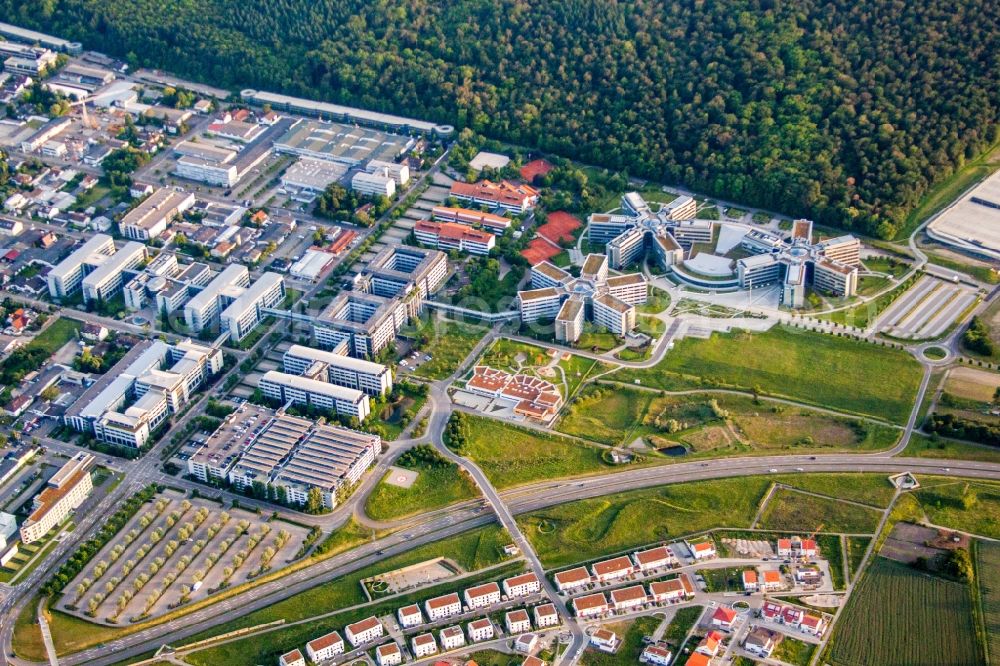 Aerial photograph Walldorf - 3 star-shaped Corporate management high-rise buildings of SAP SE in Walldorf in the state Baden-Wurttemberg, Germany