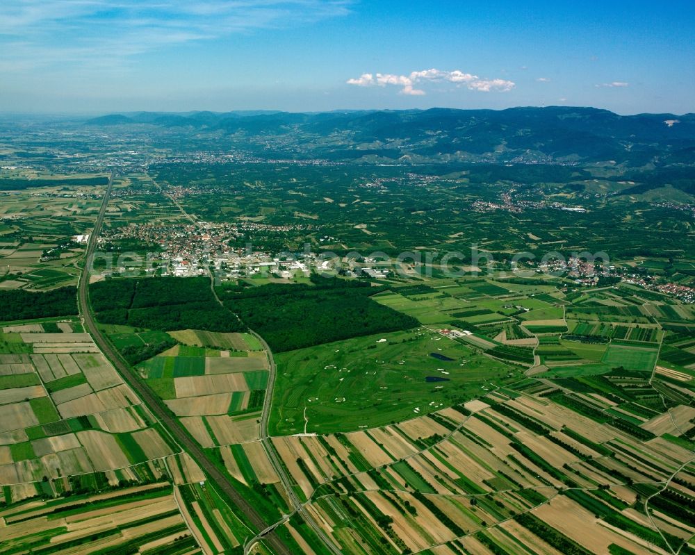 Aerial image Appenweier - Three level panorama landscape and Black Forest around Buehl in the state of Baden-Wuerttemberg. The compound and course of the Golfclub Urloffen e.V. are located in the foreground. The landscape with its agricultural fields of the Rhine flatlands, the foothills of the Black Forest with its fruit and vegetable fields and the forestry areas of the mountains of the Black Forest are located behind it