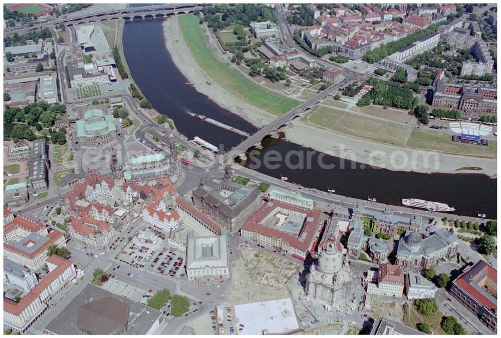 Aerial photograph Dresden - 10.08.2004, Dresden Blick auf die historische Altstadt Dresdens. Nach der Zerstörung im zweiten Weltkrieg wurde die Altstadt mit Vollendung der Frauenkirche wieder komplett aufgebaut.