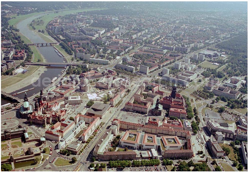 Aerial image Dresden - 10.08.2004, Dresden Blick auf die historische Altstadt Dresdens. Nach der Zerstörung im zweiten Weltkrieg wurde die Altstadt mit Vollendung der Frauenkirche wieder komplett aufgebaut.