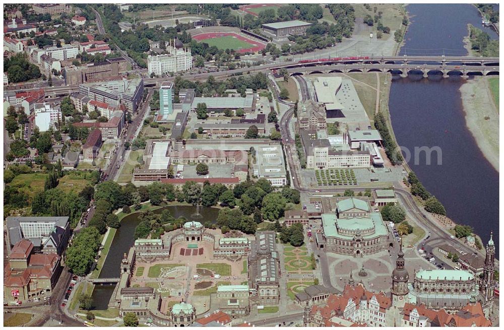 Aerial image Dresden - 10.08.2004, Dresden Blick auf die historische Altstadt Dresdens. Nach der Zerstörung im zweiten Weltkrieg wurde die Altstadt mit Vollendung der Frauenkirche wieder komplett aufgebaut.