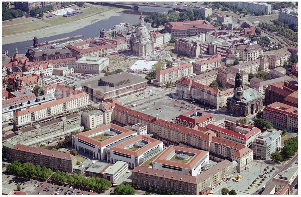 Dresden from the bird's eye view: 10.08.2004, Dresden Blick auf die historische Altstadt Dresdens. Nach der Zerstörung im zweiten Weltkrieg wurde die Altstadt mit Vollendung der Frauenkirche wieder komplett aufgebaut.