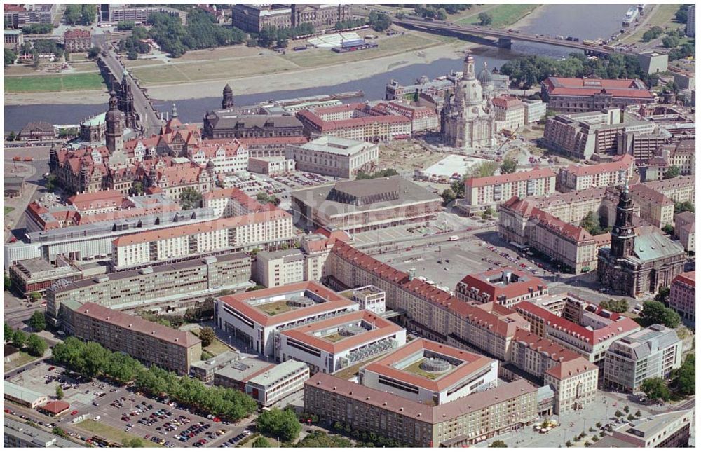 Aerial photograph Dresden - 10.08.2004, Dresden Blick auf die historische Altstadt Dresdens. Nach der Zerstörung im zweiten Weltkrieg wurde die Altstadt mit Vollendung der Frauenkirche wieder komplett aufgebaut.