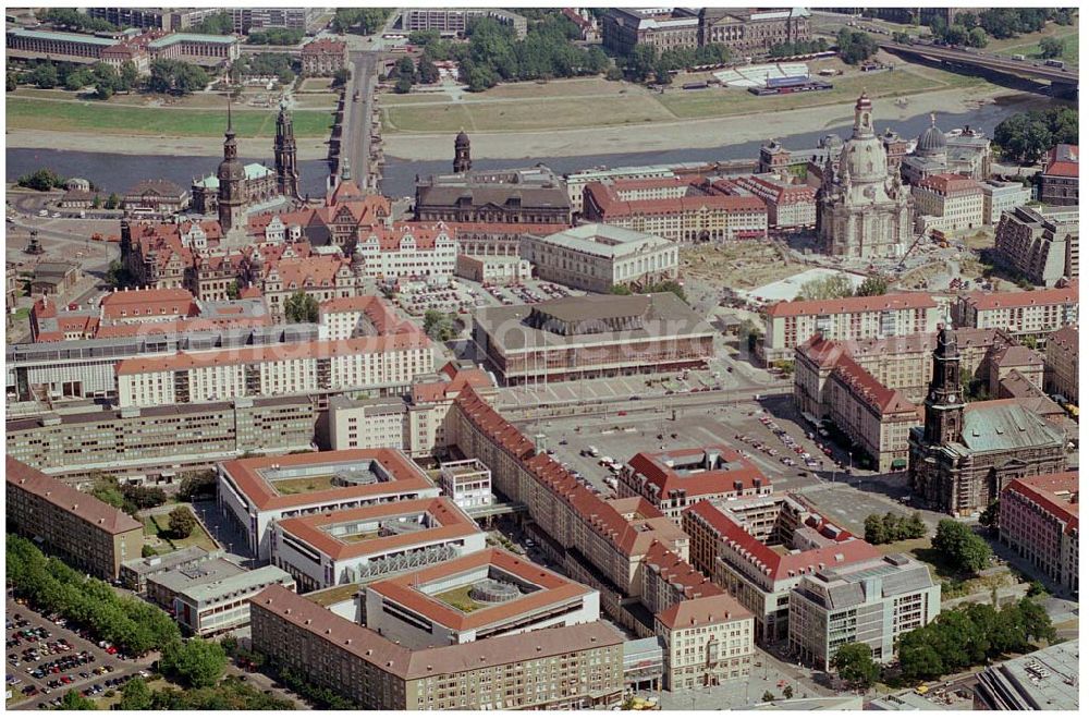 Dresden from the bird's eye view: 10.08.2004, Dresden Blick auf die historische Altstadt Dresdens. Nach der Zerstörung im zweiten Weltkrieg wurde die Altstadt mit Vollendung der Frauenkirche wieder komplett aufgebaut.