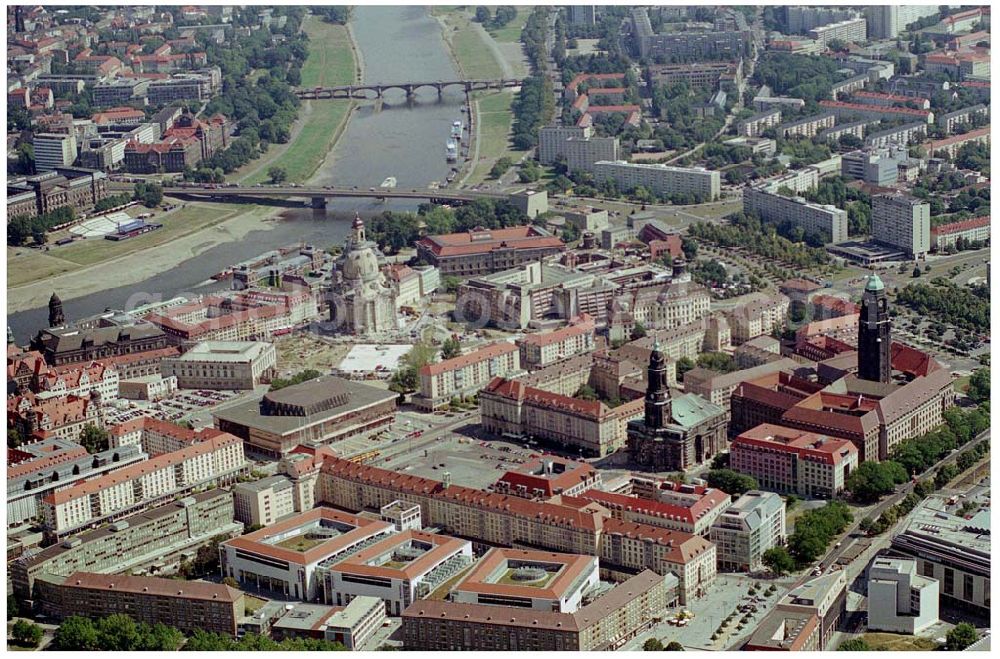 Aerial photograph Dresden - 10.08.2004, Dresden Blick auf die historische Altstadt Dresdens. Nach der Zerstörung im zweiten Weltkrieg wurde die Altstadt mit Vollendung der Frauenkirche wieder komplett aufgebaut.