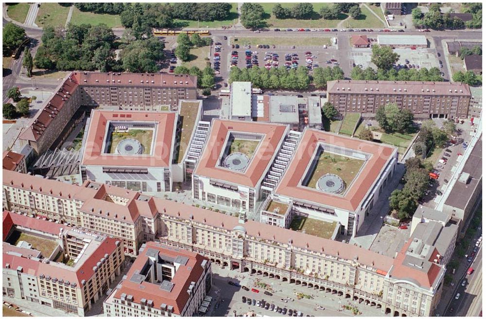 Dresden from the bird's eye view: 10.08.2004, Dresden Blick auf die Altmarkt-Galerie in Dresden. 26000 m² Verkaufsfläche auf 4 Ebenen, wurde am 18. September 2002 eröffnet. Webergasse 1, 01067 Dresden Tel.: 0351 / 48204-0, Fax.: 0351 / 48204-99