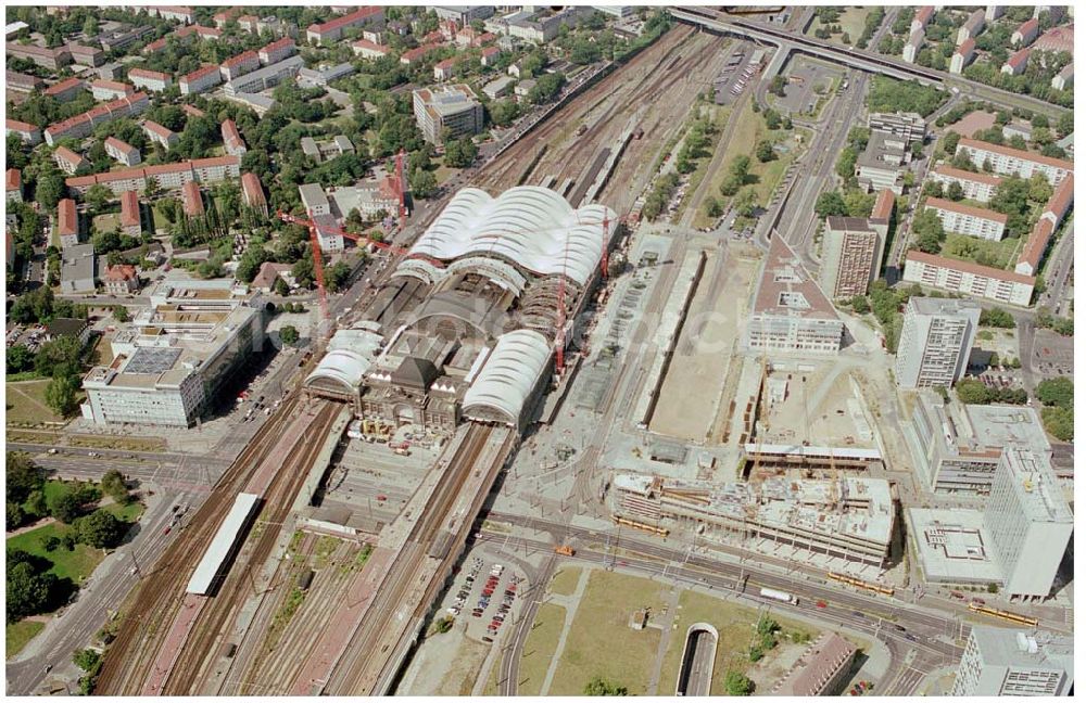 Dresden from above - 10.08.2004, Dresden Blick auf den Dresdener Hauptbahnhof, der 1848 eingeweiht wurde und nun schon seit mehr als 150 Jahren steht. 01069 Dresden