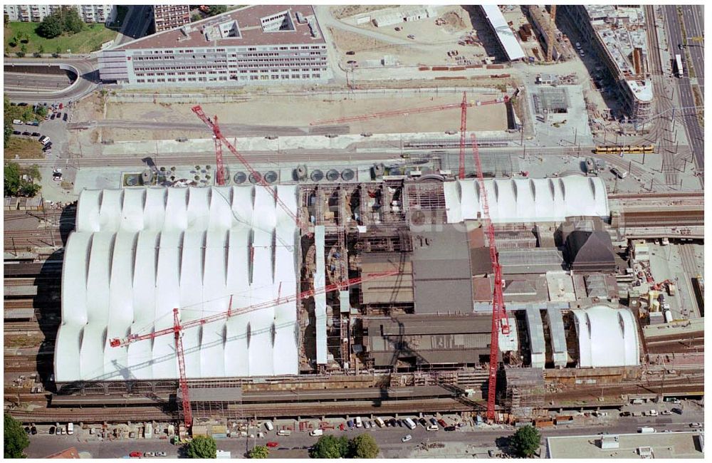 Aerial image Dresden - 10.08.2004, Dresden Blick auf den Dresdener Hauptbahnhof, der 1848 eingeweiht wurde und nun schon seit mehr als 150 Jahren steht. 01069 Dresden