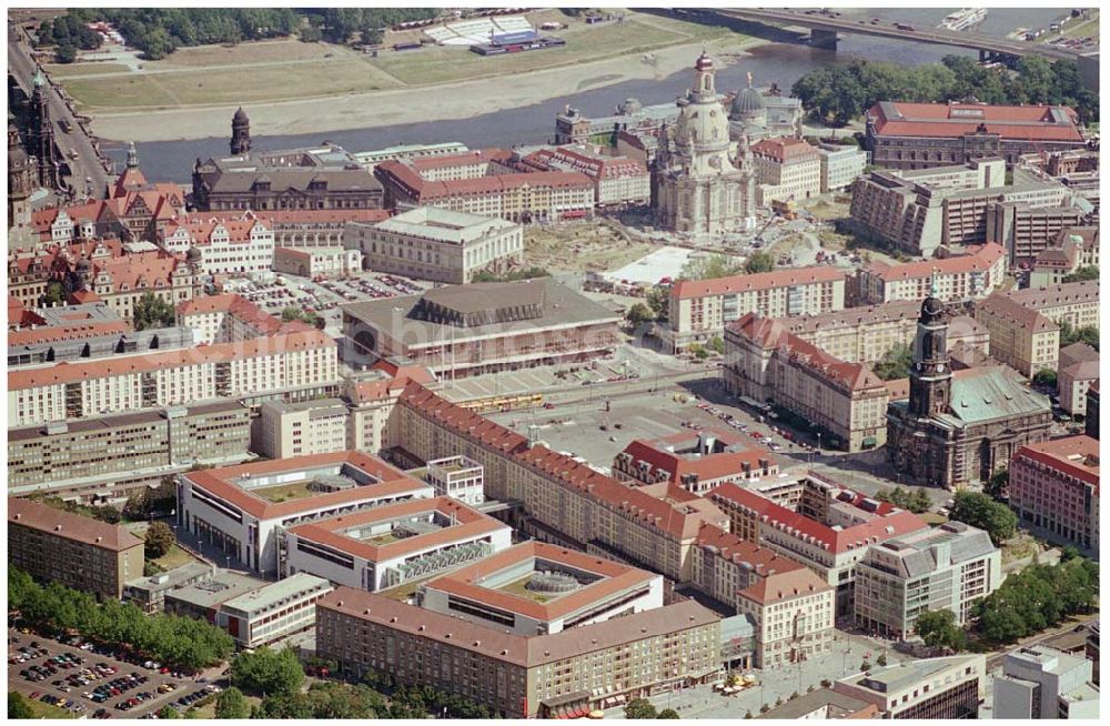 Aerial photograph Dresden - 10.08.2004, Dresden Blick auf die historische Altstadt Dresdens. Nach der Zerstörung im zweiten Weltkrieg wurde die Altstadt mit Vollendung der Frauenkirche wieder komplett aufgebaut.