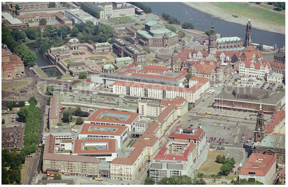 Dresden from the bird's eye view: 10.08.2004, Dresden Blick auf die historische Altstadt Dresdens. Nach der Zerstörung im zweiten Weltkrieg wurde die Altstadt mit Vollendung der Frauenkirche wieder komplett aufgebaut.