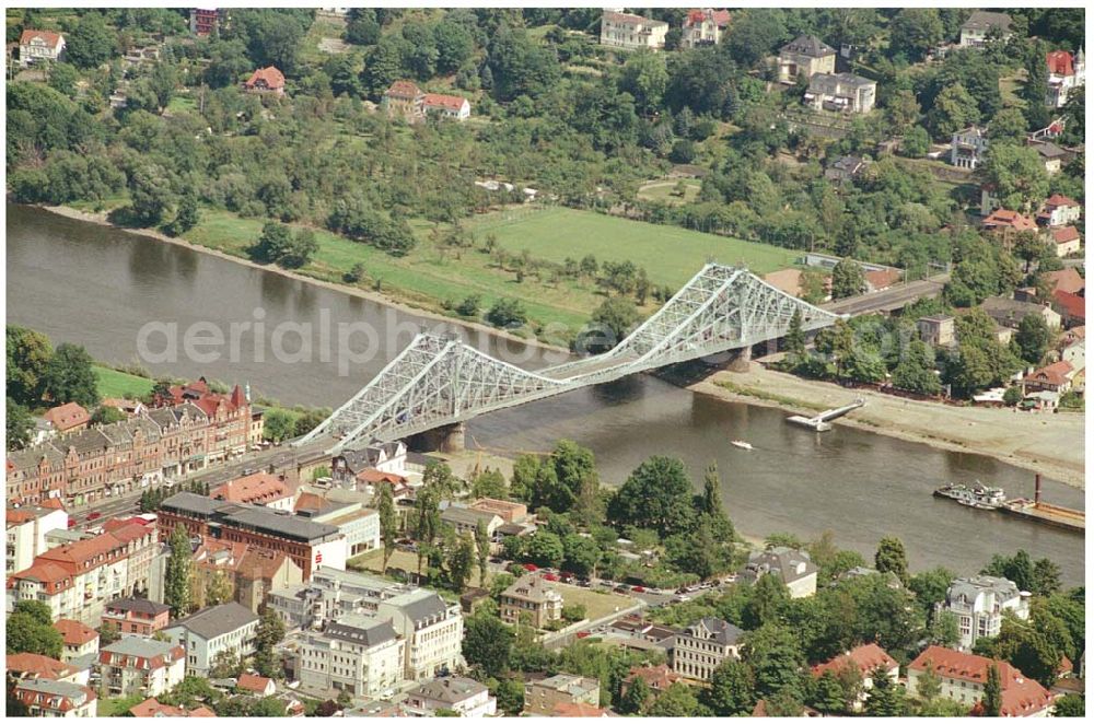 Aerial image Dresden - 15.08.2004, Dresden Blick auf das Blaue Wunder, eine Hängebrücke in Dresden, die seit dem 19.Jahrhundert steht und nicht zerstört wurde im zweiten Weltkrieg. Gelegen zwischen Blasewitz und Loschwitz.