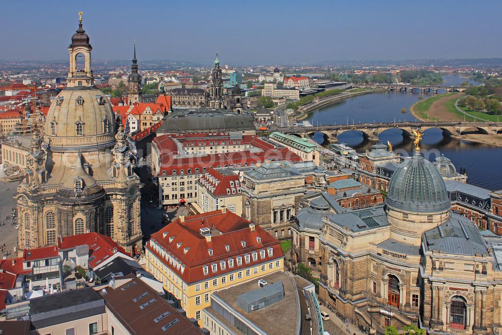 Aerial photograph Dresden - Der Blick über die Barocke Altstadt von Dresden. Markant ist die Kuppel der Frauenkirche, sowie die Kunstakademie, Hofkirche, das Schloss und die Semperoper. Old Town of Dresden