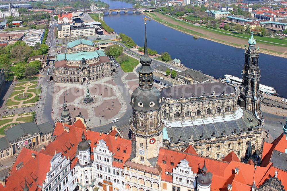 Dresden from above - Das Bild zeigt das Elbufer,den Theaterplatz mit der Semperoper, die katholische Hofkirche. Old Town of Dresden