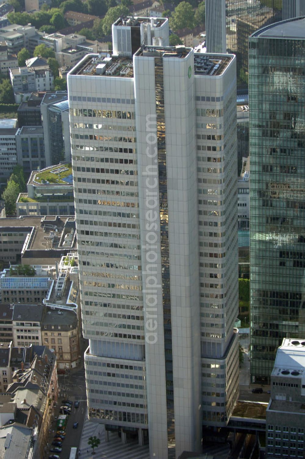 Frankfurt am Main from the bird's eye view: Blick auf das Dresdner Bank Hochhaus (auch Silver Tower, Silberling, oder Jürgen-Ponto-Hochhaus genannt) der Dresdner Bank AG, Pressekontakt: Jürgen-Ponto-Platz 1, 60301 Frankfurt, Tel. +49 69 263 55127, Fax +49 69 263 15839 E-Mail: presse@dresdner-bank.com