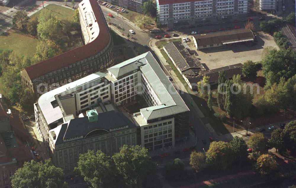 Dresden from the bird's eye view: Dresdner Bank - Neubau am Zwinger in der Dresdner Altstadt