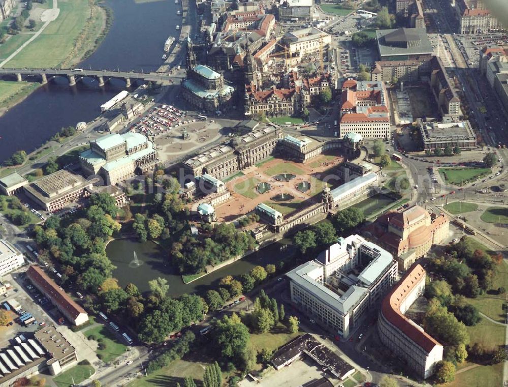 Dresden from the bird's eye view: Dresdner Bank - Neubau am Zwinger in der Dresdner Altstadt