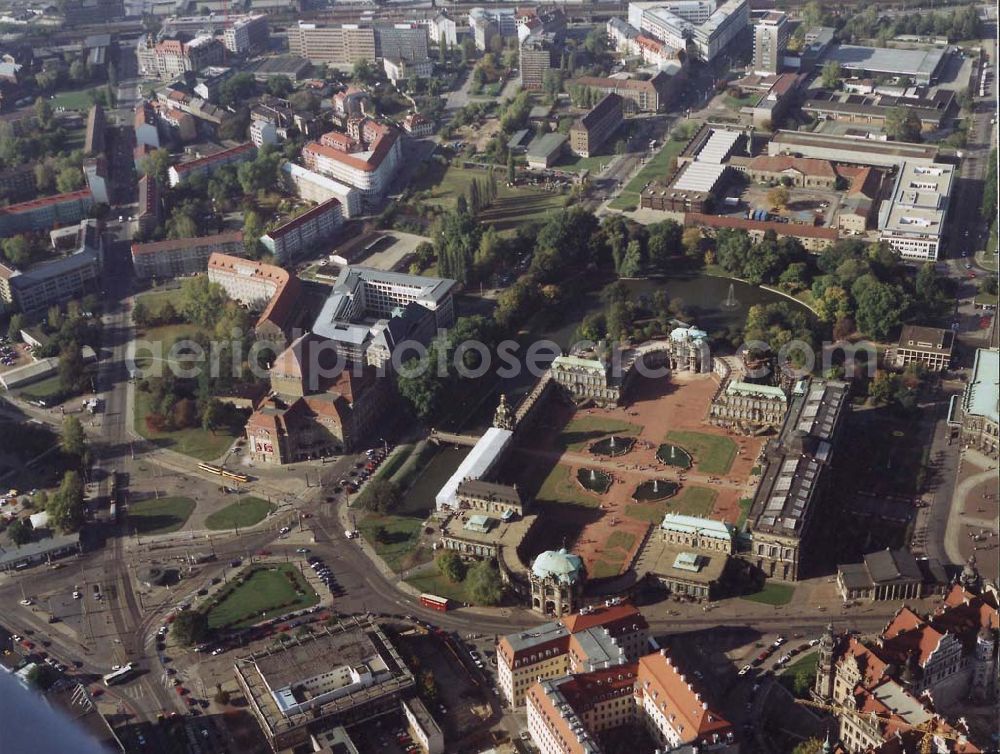 Dresden from the bird's eye view: Dresdner Bank - Neubau am Zwinger in der Dresdner Altstadt