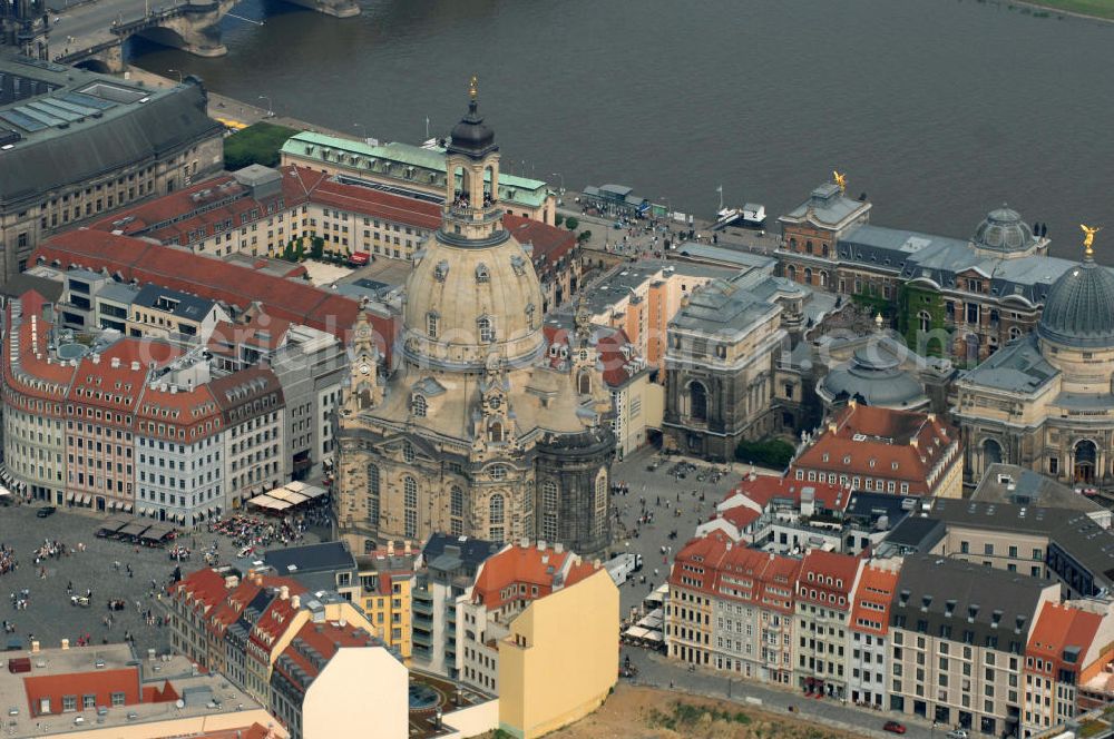 Dresden from above - Blick auf die wiederhergestellte Dresdner Frauenkirche, der evangelisch-lutherische Kirche des Barocks und der prägende Monumentalbau des Dresdner Neumarkt. View of the restored Frauenkirche in Dresden, the Evangelical-Lutheran Church of the Baroque and monumental building of the Neumarkt.