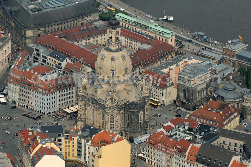 Aerial image Dresden - Blick auf die wiederhergestellte Dresdner Frauenkirche, der evangelisch-lutherische Kirche des Barocks und der prägende Monumentalbau des Dresdner Neumarkt. View of the restored Frauenkirche in Dresden, the Evangelical-Lutheran Church of the Baroque and monumental building of the Neumarkt.