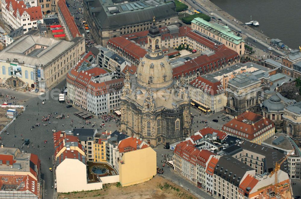 Dresden from the bird's eye view: Blick auf die wiederhergestellte Dresdner Frauenkirche, der evangelisch-lutherische Kirche des Barocks und der prägende Monumentalbau des Dresdner Neumarkt. View of the restored Frauenkirche in Dresden, the Evangelical-Lutheran Church of the Baroque and monumental building of the Neumarkt.