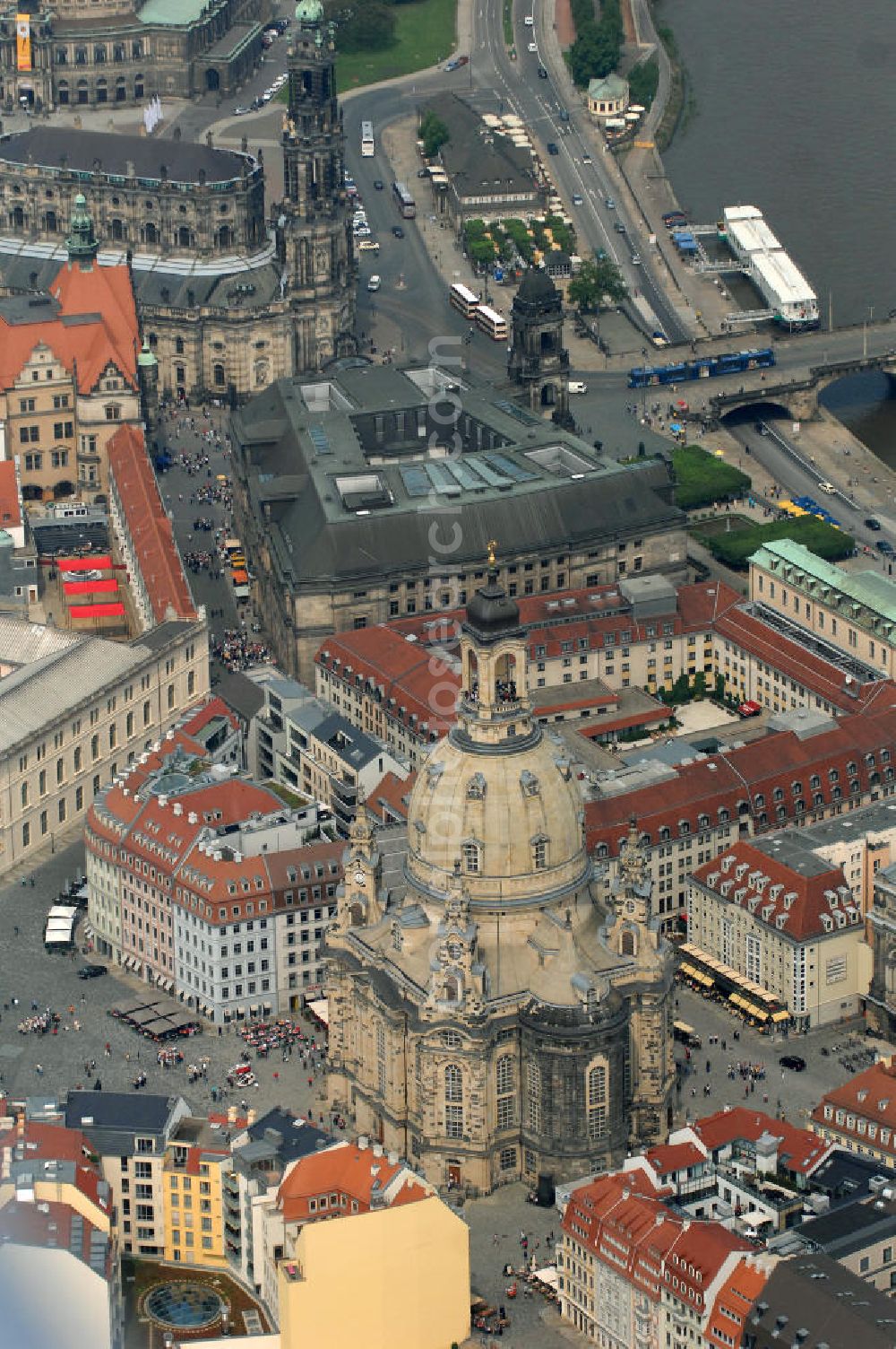 Aerial image Dresden - Blick auf die wiederhergestellte Dresdner Frauenkirche, der evangelisch-lutherische Kirche des Barocks und der prägende Monumentalbau des Dresdner Neumarkt. View of the restored Frauenkirche in Dresden, the Evangelical-Lutheran Church of the Baroque and monumental building of the Neumarkt.