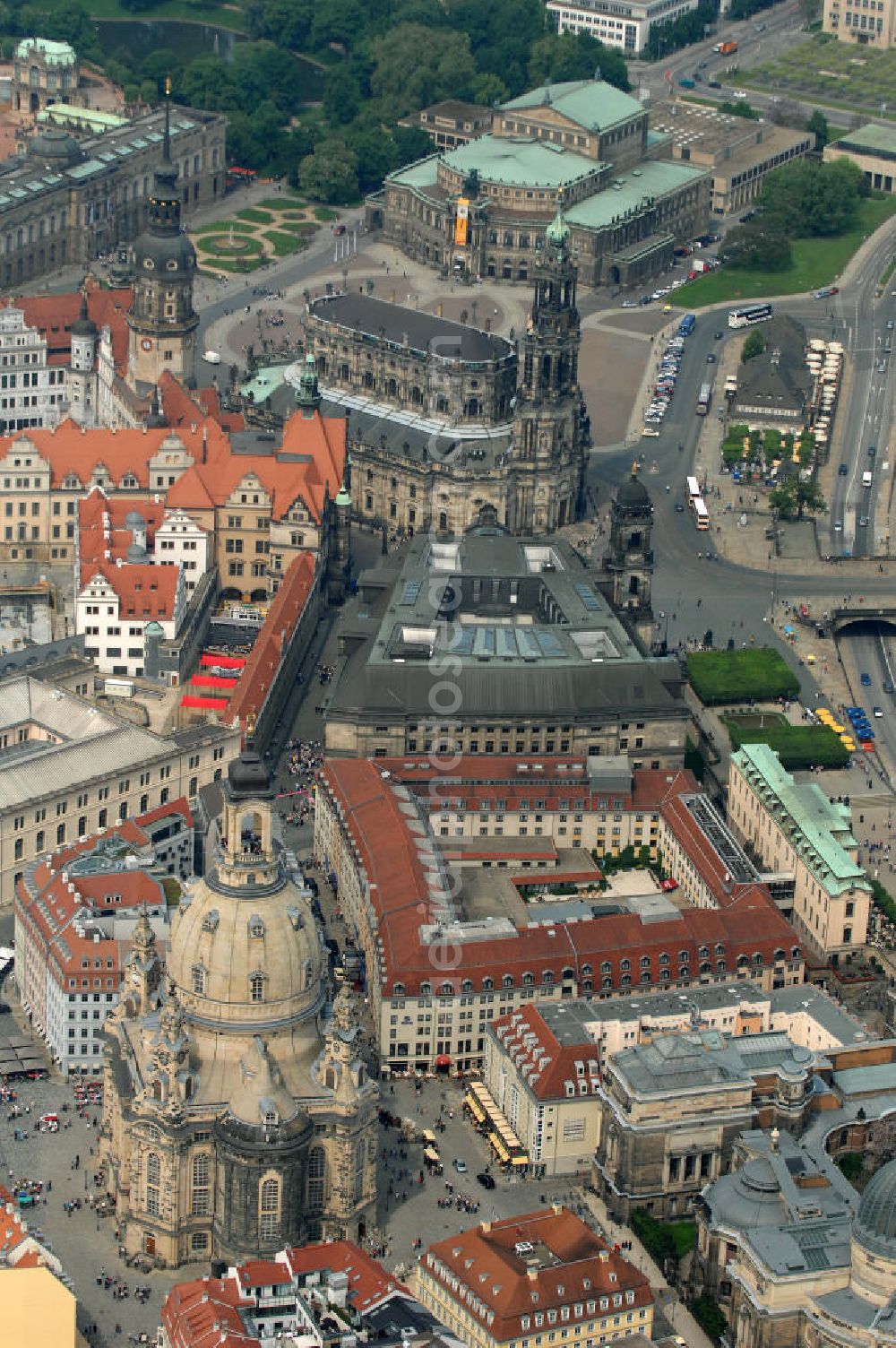 Aerial image Dresden - Blick auf die wiederhergestellte Dresdner Frauenkirche, der evangelisch-lutherische Kirche des Barocks und der prägende Monumentalbau des Dresdner Neumarkt. View of the restored Frauenkirche in Dresden, the Evangelical-Lutheran Church of the Baroque and monumental building of the Neumarkt.