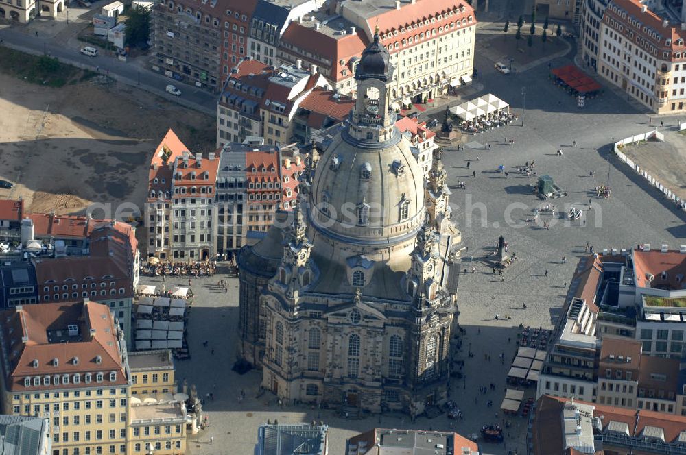 Aerial photograph Dresden - Blick auf die wiederhergestellte Dresdner Frauenkirche, der evangelisch-lutherische Kirche des Barocks und der prägende Monumentalbau des Dresdner Neumarkt. View of the restored Frauenkirche in Dresden, the Evangelical-Lutheran Church of the Baroque and monumental building of the Neumarkt.