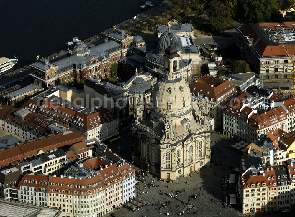 Aerial photograph Dresden - View of the restored Frauenkirche in Dresden, the Evangelical-Lutheran Church of the Baroque and monumental building on the Neumarkt