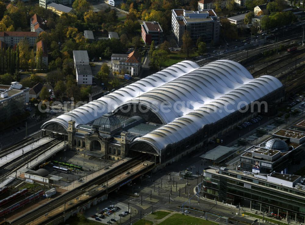 Dresden from above - Dresden10/08/2008 overlooking the main station in Dresden, which is the largest station in the Saxon capital. A special feature of the station is the Teflon-coated glass fiber membrane with a covered arena structure